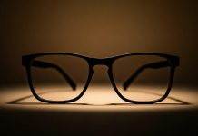 Apple Plans to Release Smart Glasses and AirPods with Built-in Cameras by 2027