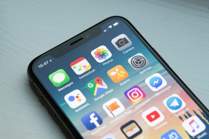 smartphone_william-hook-9e9PD9blAto-unsplash